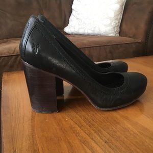 Frye Carson Pump Black Leather Wood Heel 7
